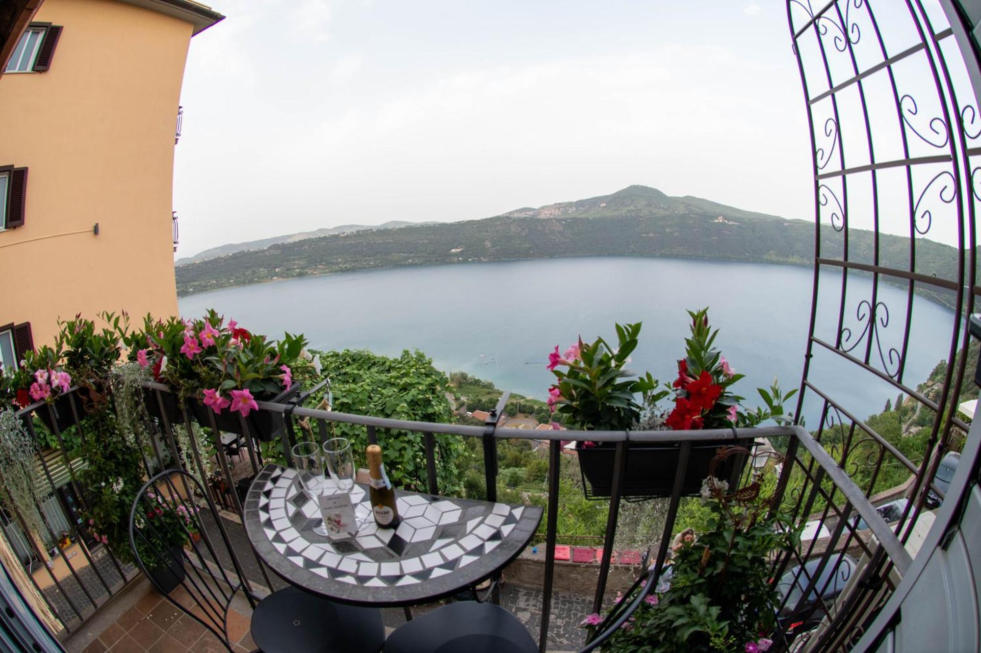 B&B Carpe Diem Vista Lago Кастель-Гандольфо Экстерьер фото